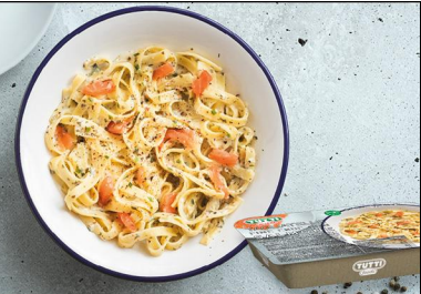 TAGLIATELLE FINAS HIERBAS CON SALMONE 12*350 GRS